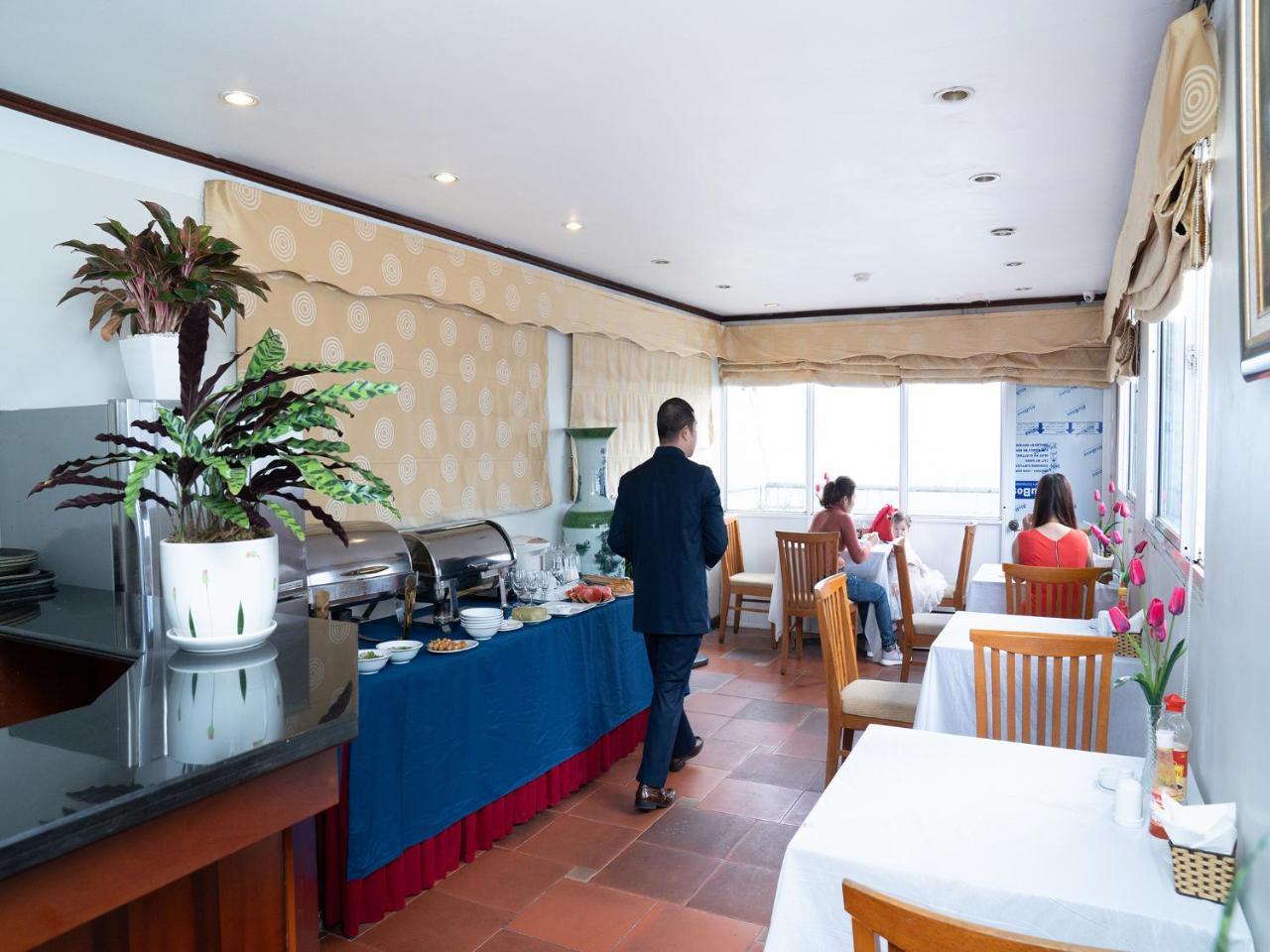 Hanz Regal Hotel Hanoi Buitenkant foto